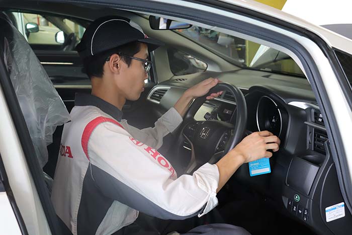 お客様のお車の点検や車検